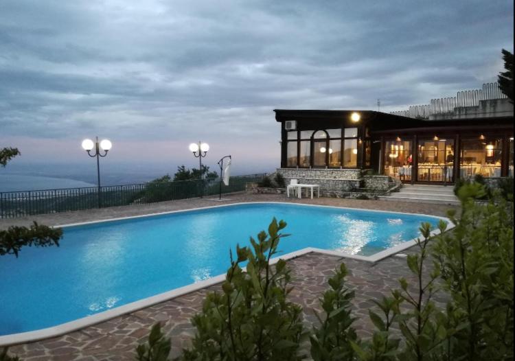 Hotel Santangelo Monte SantʼAngelo Екстериор снимка