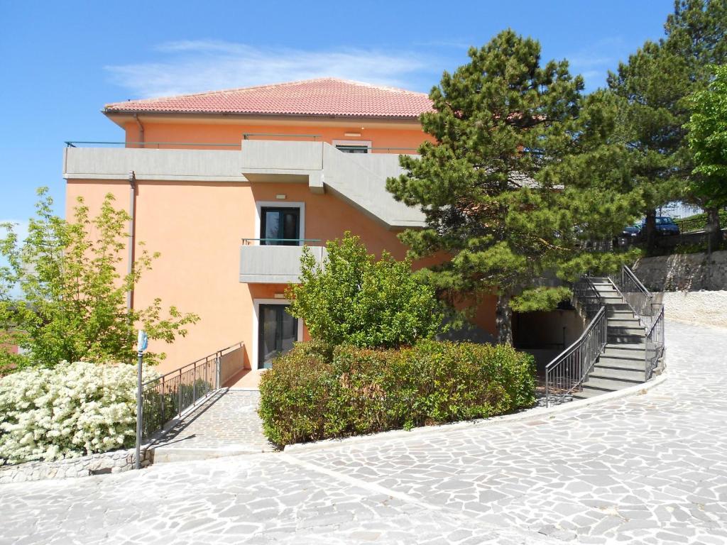 Hotel Santangelo Monte SantʼAngelo Екстериор снимка