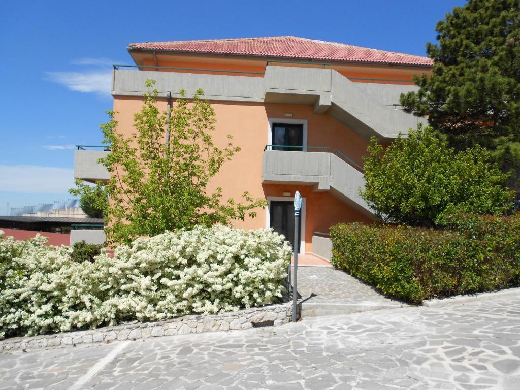 Hotel Santangelo Monte SantʼAngelo Екстериор снимка